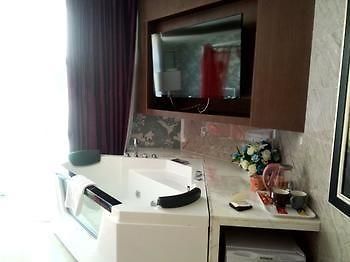Zhengzhou Goodnight Hotel Jicheng  Екстериор снимка